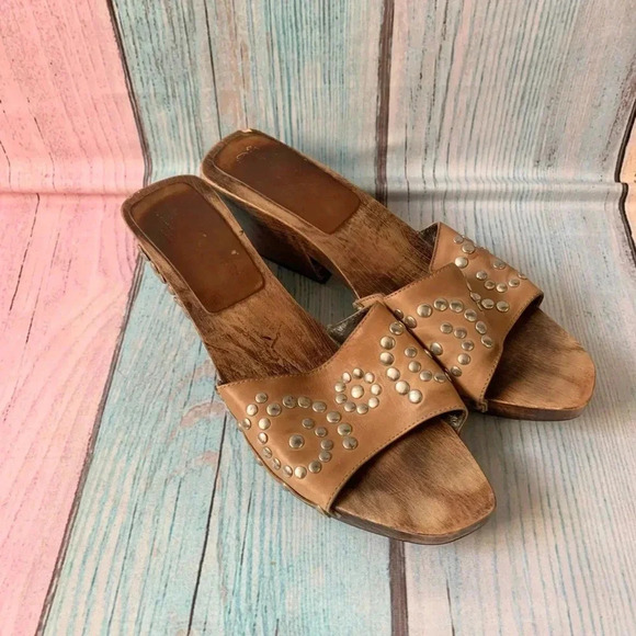 Vintage wooden studded open toe slip on heeled sandals - Picture 13 of 14